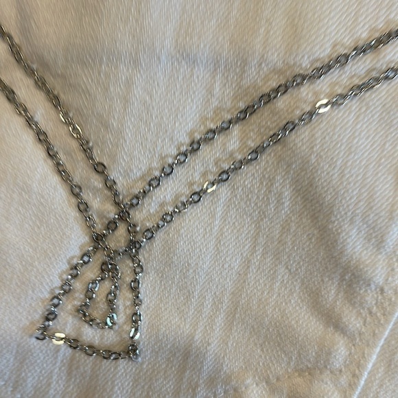 Vertigo W30 white zip up cotton jeans with chain detail on back pocket tall - Picture 4 of 9